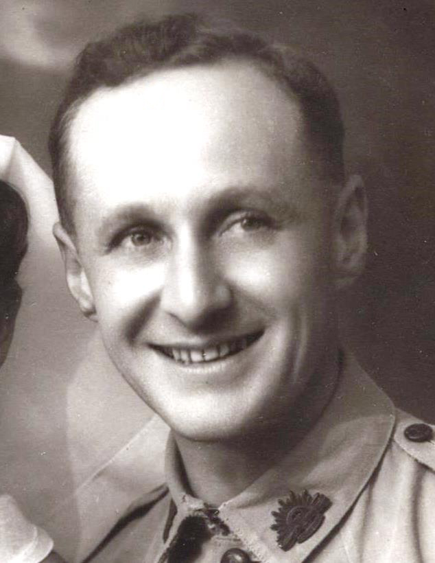 Photo of photos/Murdoch Malcolm McLennan 1909-1972 portrait
